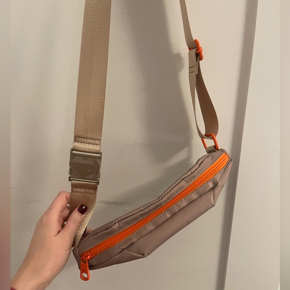 1.State Fanny pack - Picture 2 of 2